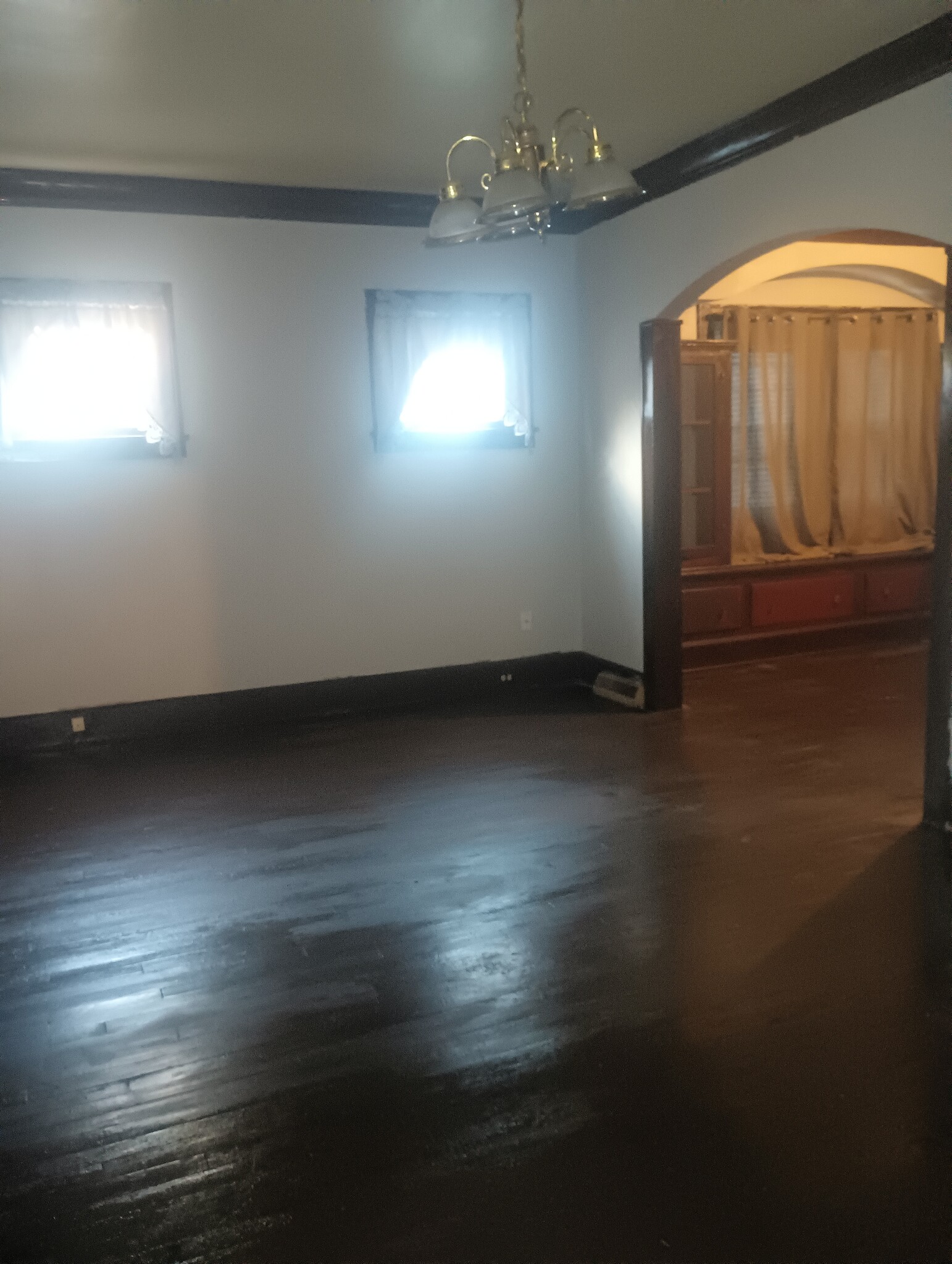 Building Photo - 9909 Dunlap Ave