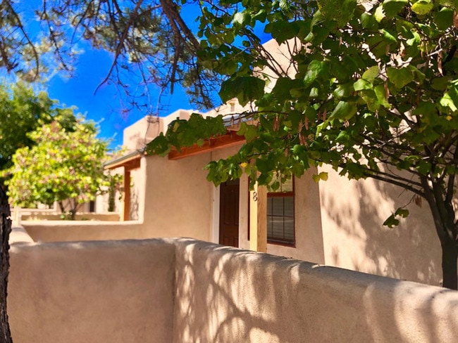 Primary Photo - 200 Rio Grande Blvd SW