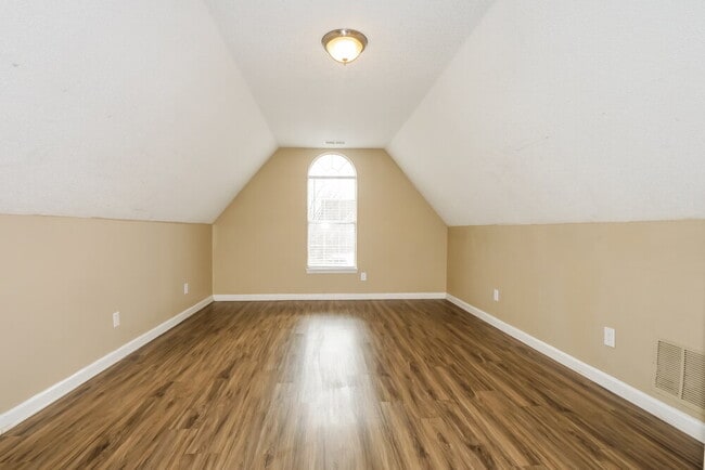 Building Photo - 8929 Bent Grass Loop E