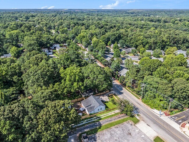 Building Photo - Fully Renovated Smart Home | EV Ready | Au...