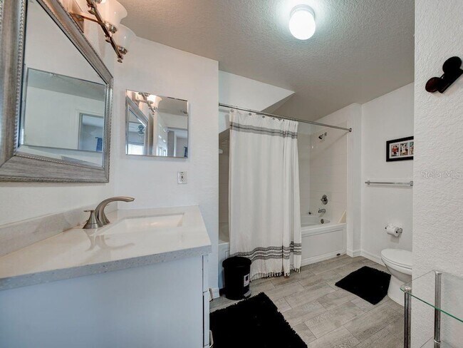 Building Photo - 4019 Venetian Bay Dr
