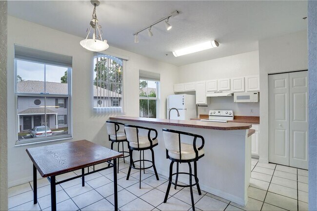Building Photo - 5011 Sunridge Palms Dr