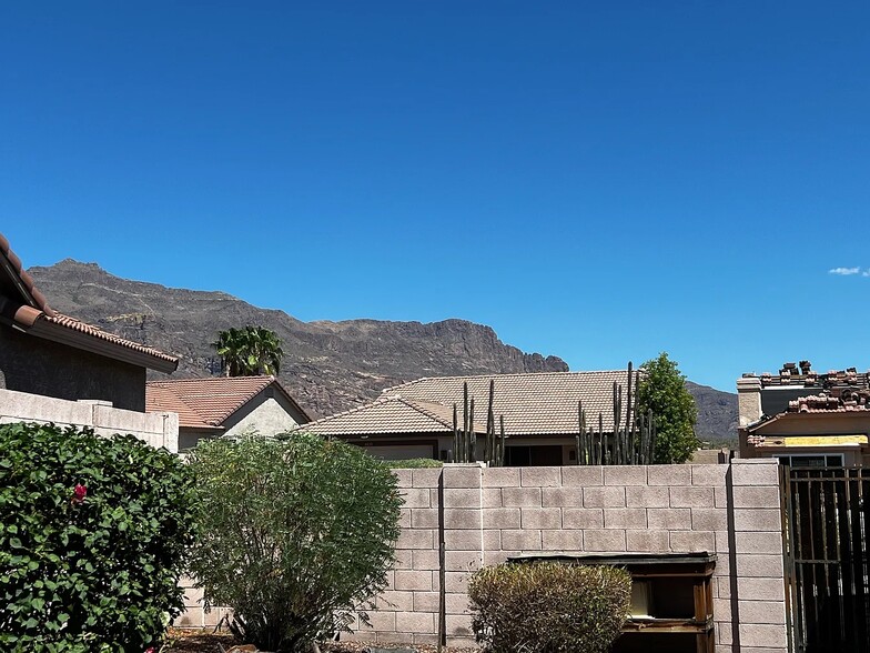 Building Photo - 4654 S Louie Lamour Dr