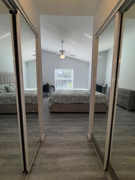 Building Photo - 1883 Oak Berry Cir