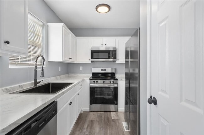 Building Photo - 501 Pine Park St