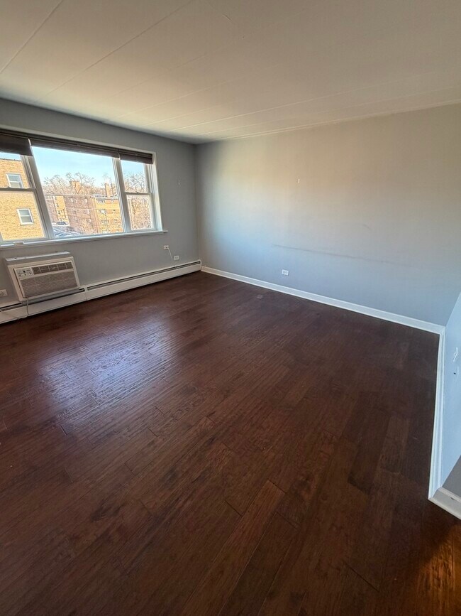 Building Photo - 6161 N Hoyne Ave