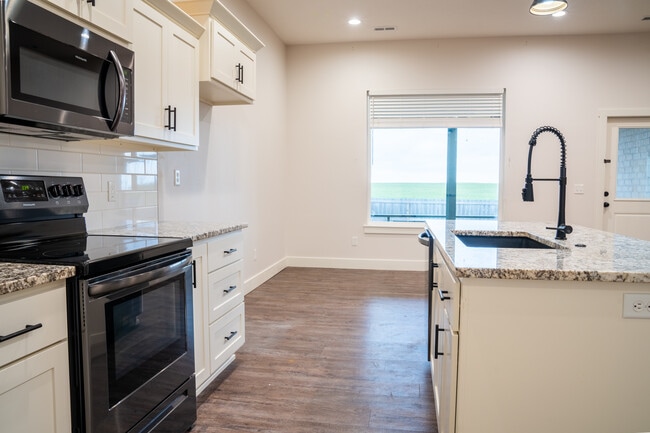 Building Photo - 2382 Athens St