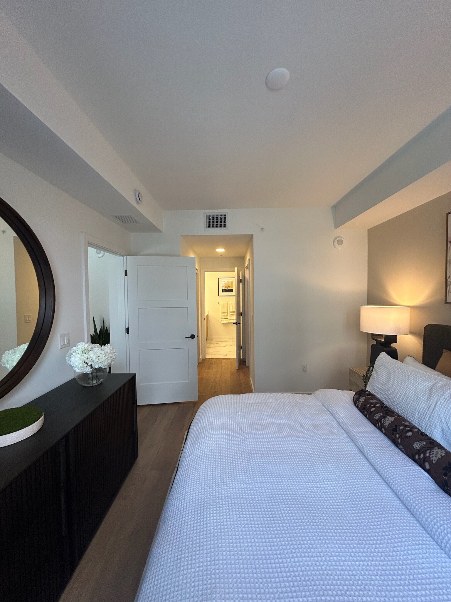 Building Photo - 1625 NE 124th St