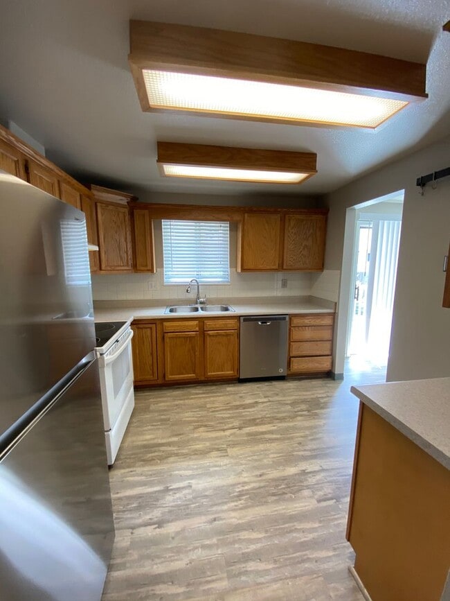Building Photo - Beautiful Vista Grande home in cul-de-sac