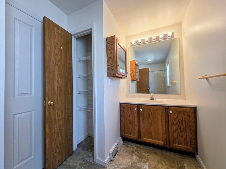 Building Photo - 391 E Jackson St