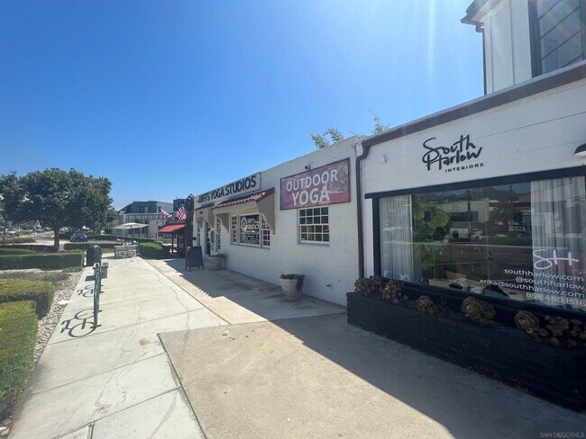 Building Photo - 5490 La Jolla Blvd