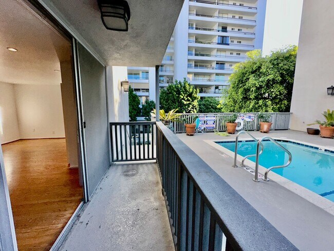 Building Photo - 1134 Alta Loma Rd