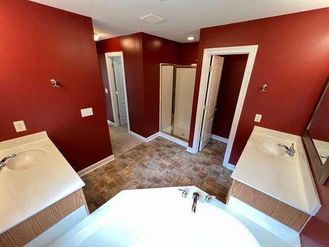 Building Photo - Spacious South Durham House