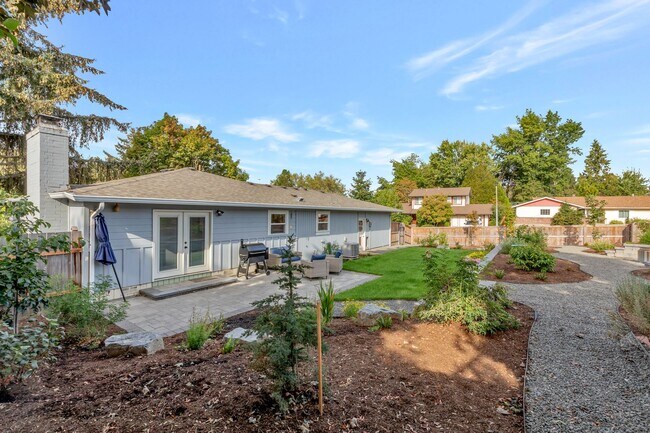 Building Photo - Wonderfully Updated Ranch Home in Bethany near Rock Creek, Westview High School and Sommerset W. ...