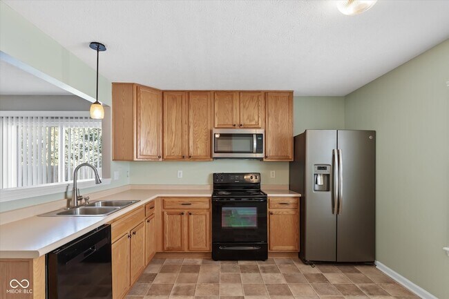 Building Photo - 2808 Dawnlake Dr