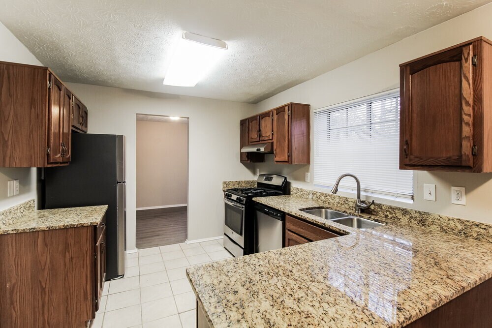 Building Photo - 7115 Chestnut Ln