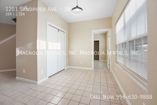 Building Photo - 2 bed 2.5 bath Townhouse in Mcallen