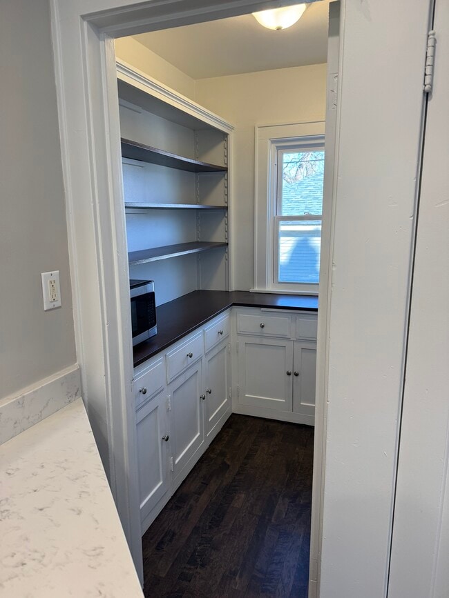 Building Photo - Mohawk Home