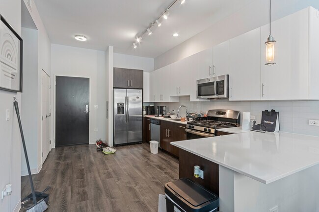 Building Photo - Grand 1 Bed