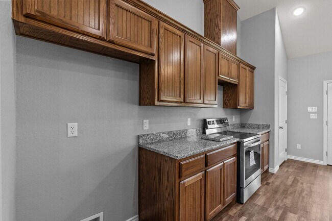Building Photo - 412 N Wickham St