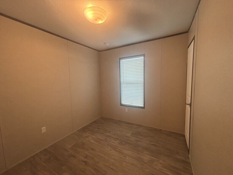 Building Photo - 203 Linda St