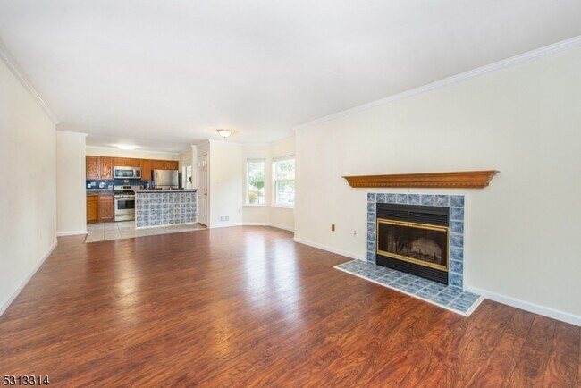 Building Photo - 603 Porter Way W