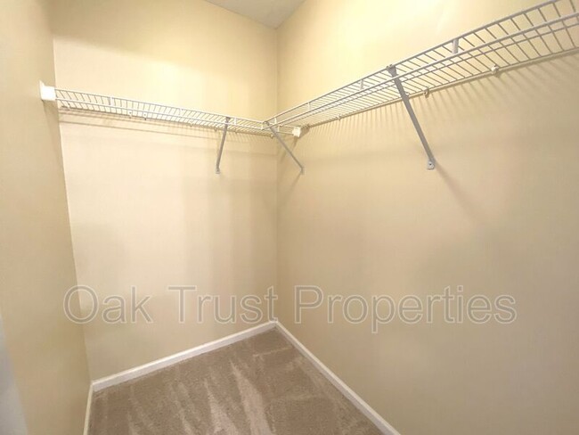 Building Photo - 7866 Park Gate Dr