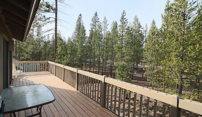 Building Photo - Spacious 3 Bed/2 Bath Home in Sunriver - M...