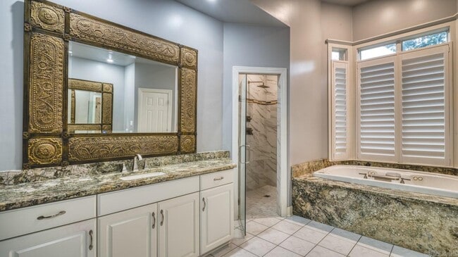 Building Photo - 2213 Doral Dr