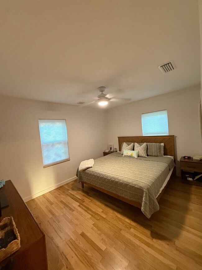 Building Photo - 629 Dart St