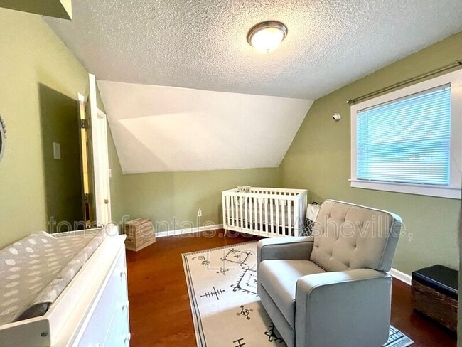 Building Photo - 147 Birch Ln