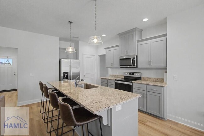 Building Photo - 413 Mcclelland Lp NE