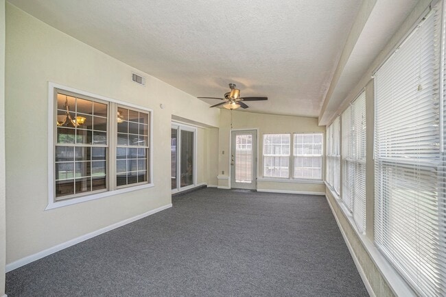 Building Photo - 2940 Flamingo Cir