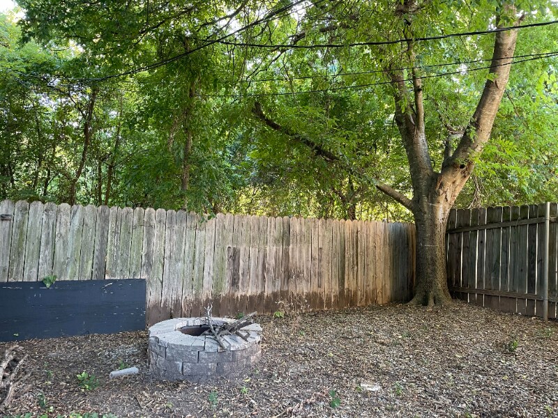 Building Photo - 2107 Courtney St