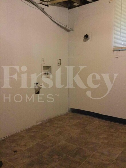 Building Photo - 8634 Lighthorse Dr