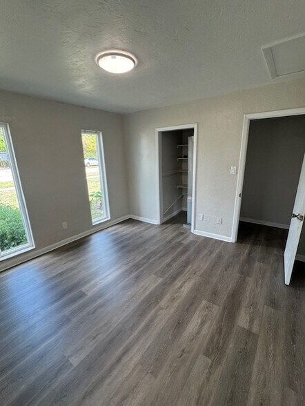 Building Photo - 5050 72nd Ave N