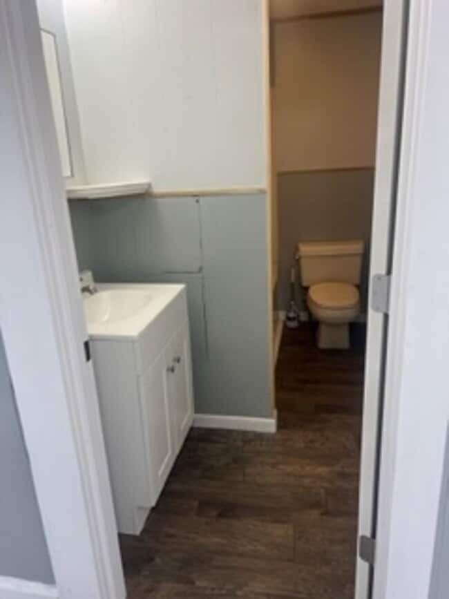 Building Photo - Newly Renovated 2 Br 1 Ba Sunroom, Basemen...