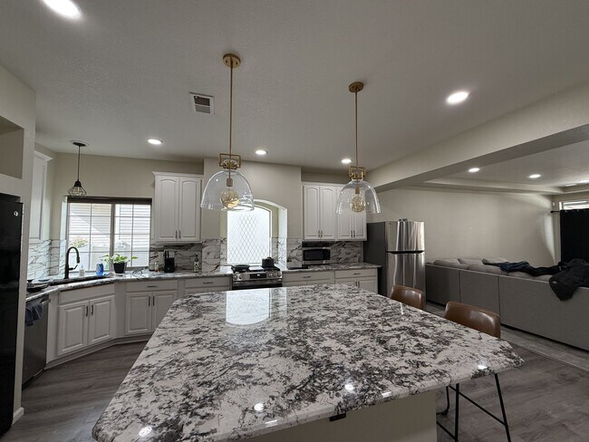 Building Photo - 4910 Cathay Ct