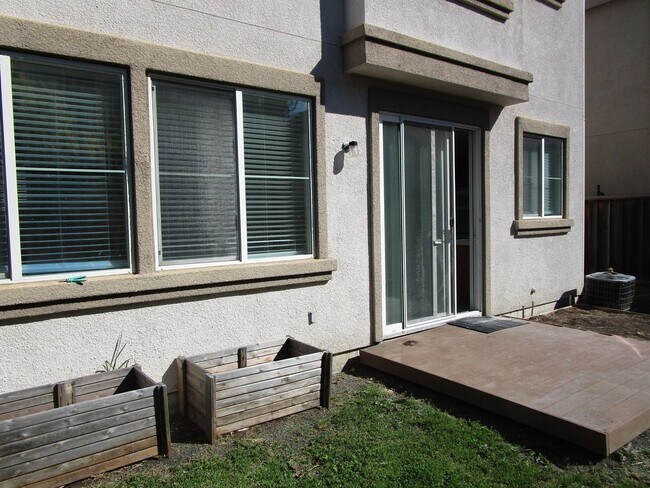 Building Photo - 553 Refosco Ct