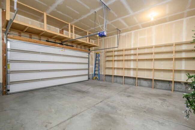 Building Photo - Move-In Ready Upstairs Unit – Available Now