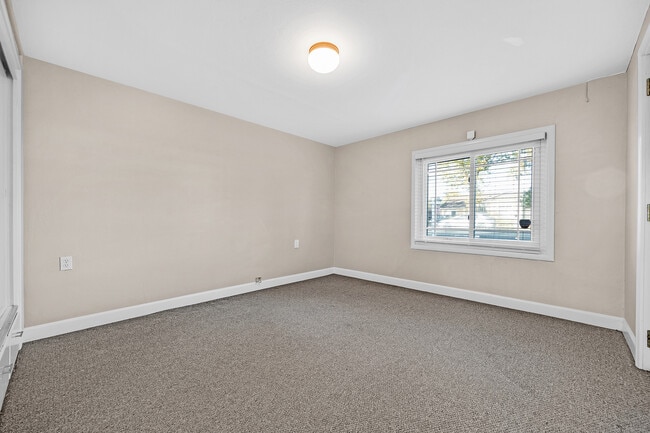 Building Photo - 2438 Upland Dr