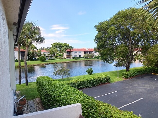 Building Photo - 8045 Eastlake Dr