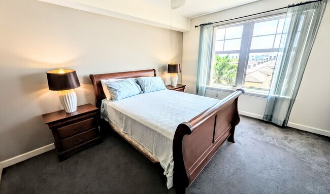 Building Photo - Annual (furniture Optional) furnished/Seasonal/short term 2 bedroom 2 bath In the Renaissance