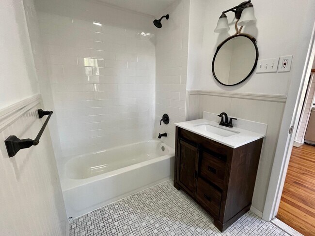 Building Photo - 27 Hopkins Ave