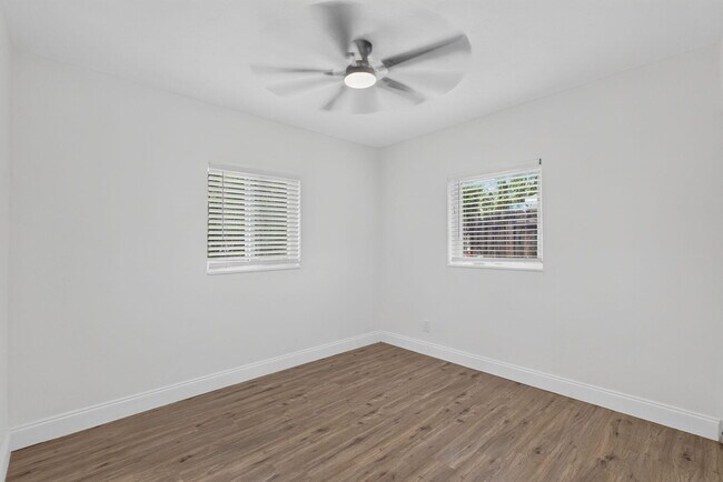 Building Photo - 540 NE 61st St