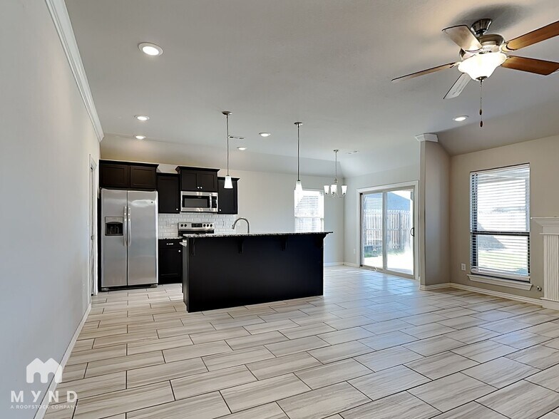 Building Photo - 480 Holly St