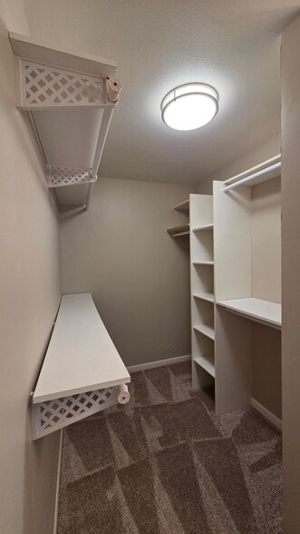 Building Photo - 16932 Greentree Ave