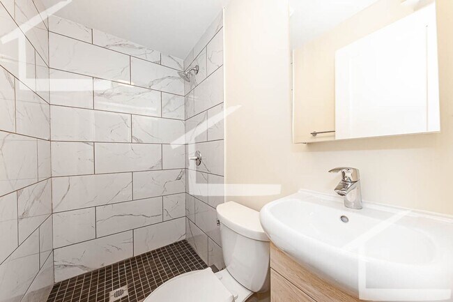 Building Photo - 20 Albion St