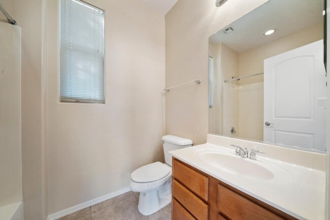 Building Photo - 13042 W Pinnacle Vista Dr