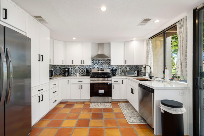 Building Photo - 280 Tolosa Cir